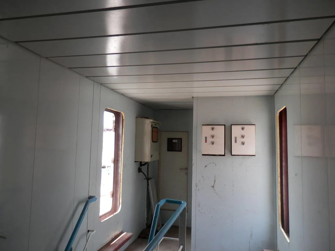 Coordinated marine interior installation inside a vessel